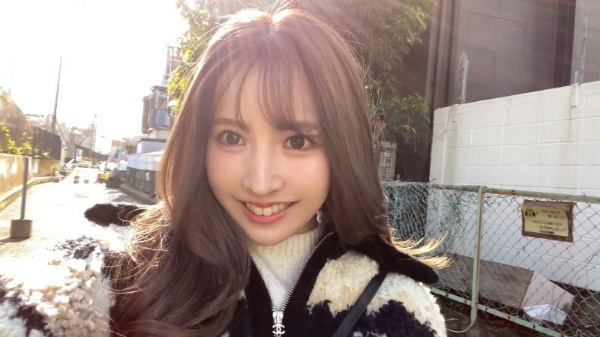 Perawan yang beruntung belajar cara berhubungan seks dengan idola Yua Mikami