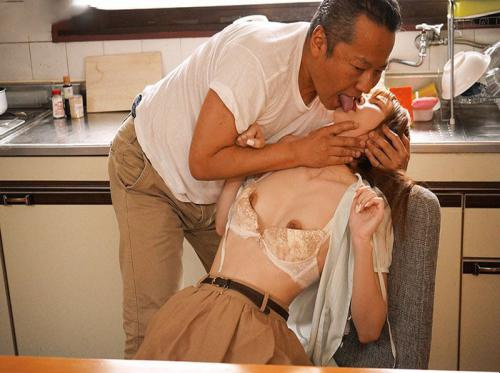Menantu perempuan tersebut diperkosa oleh ayah mertuanya saat suaminya sedang pergi dari rumah Menantu perempuan tersebut diperkosa oleh ayah mertuanya saat suaminya sedang pergi dari rumah