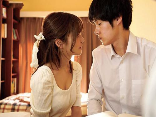 Pelajaran cinta dari tutor wanita cantik Pelajaran cinta dari tutor wanita cantik
