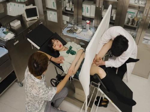 Sang suami membawa istrinya ke pemeriksaan ginekologi dan bertemu dengan seorang dokter pria mesum Sang suami membawa istrinya ke pemeriksaan ginekologi dan bertemu dengan seorang dokter pria mesum