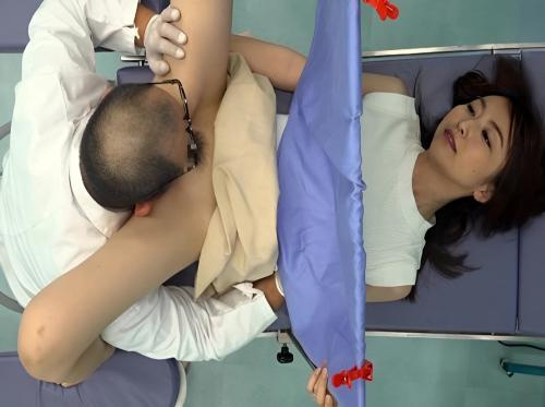 Dokter kandungan mesum suka menghisap vagina pasien Dokter kandungan mesum suka menghisap vagina pasien