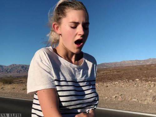 Berhubungan seks di mobil convertible dalam perjalanan ke Las Vegas Berhubungan seks di mobil convertible dalam perjalanan ke Las Vegas