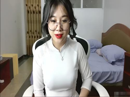 Anna Bear baru saja kembali dari sekolah Anna Bear baru saja kembali dari sekolah